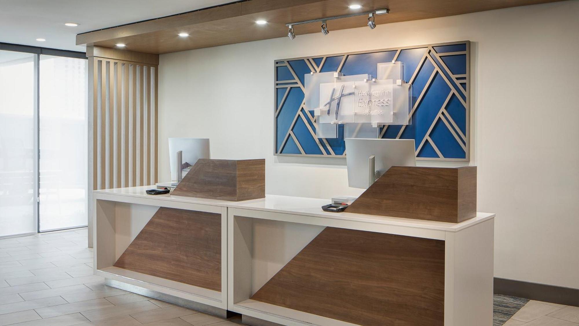 Hotel Express Market Center By Ihg 3*