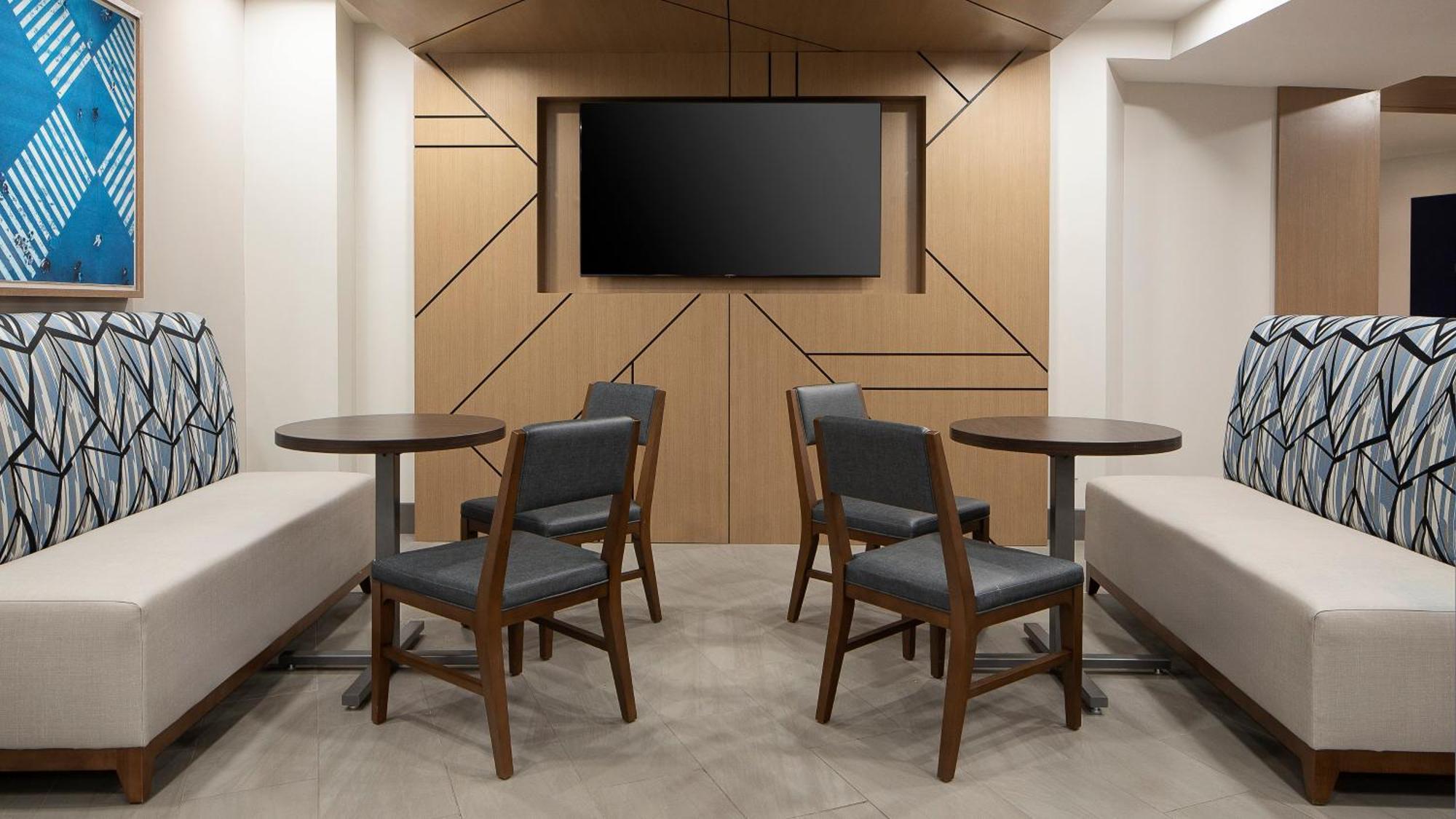Express Market Center By Ihg 3*