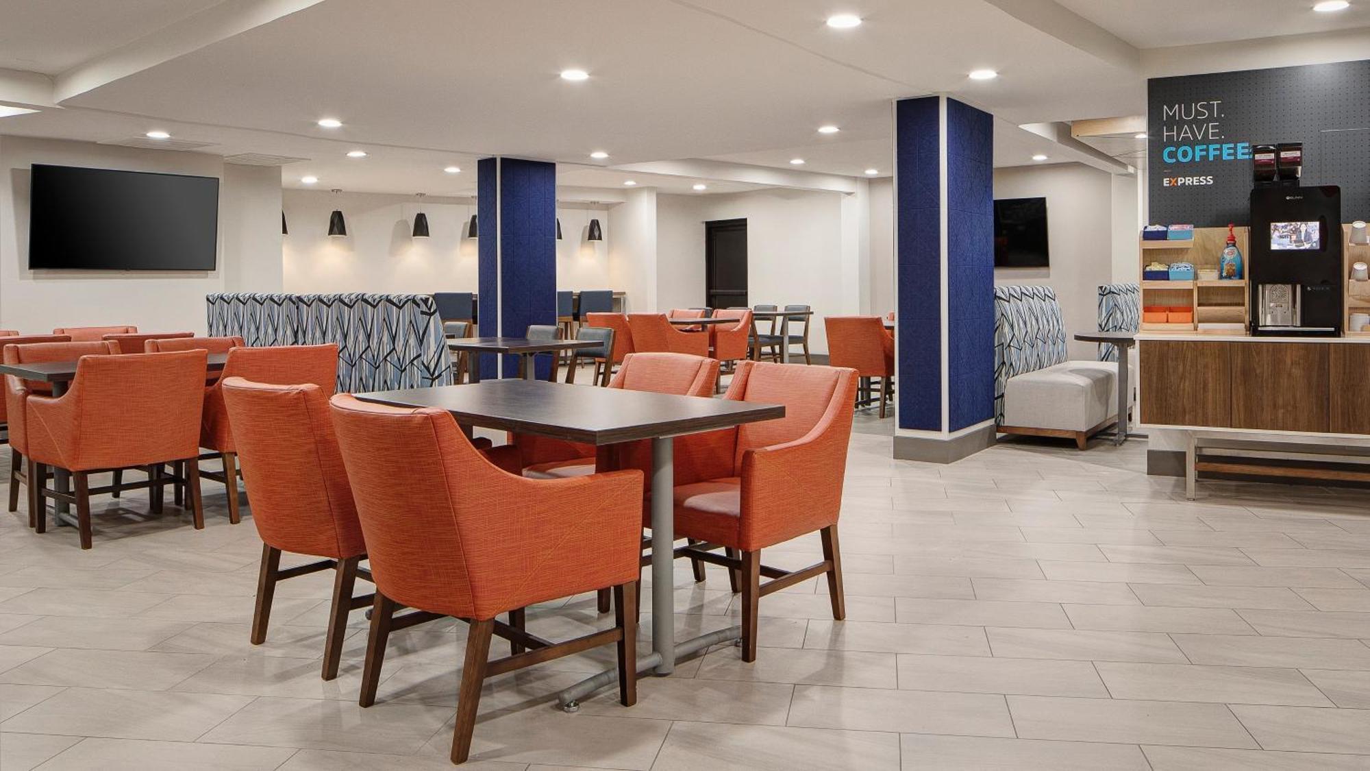 Express Market Center By Ihg Hotel 3*